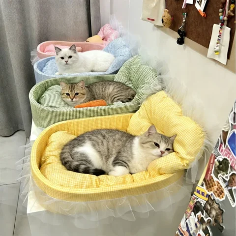 Cute Lace-Trimmed Pet Cat Princess Sofa Bed For Four Seasons  Washable and Removable Soft Plush Oval for Small Dogs/Cats