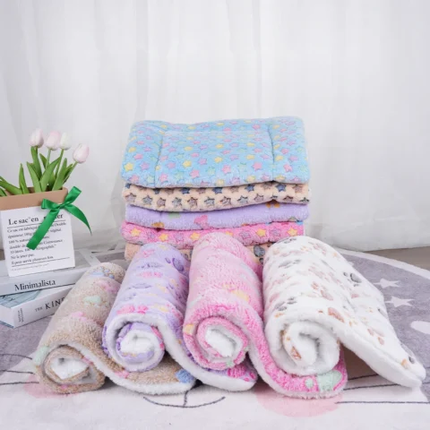 Dogs Bed Flannel Thickened Blanket Cushion Washable Dog Puppy Bed Accessories Medium Pet Large Basket Small Mat Warm Sofa Ken