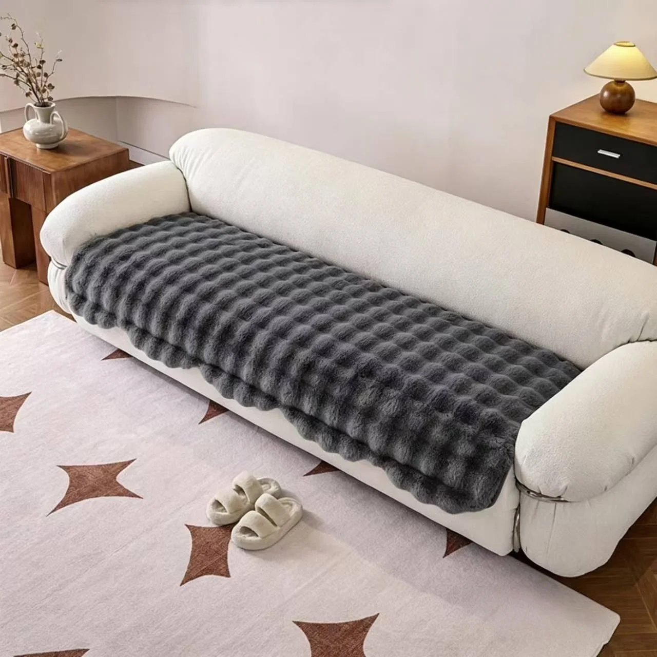 1pc Immitation Fur Thick Sofa Cover, Soft Plush Sofa Towel with Anti-Slip Backing, Throw Towel for Living Room Machine Washable - Image 8